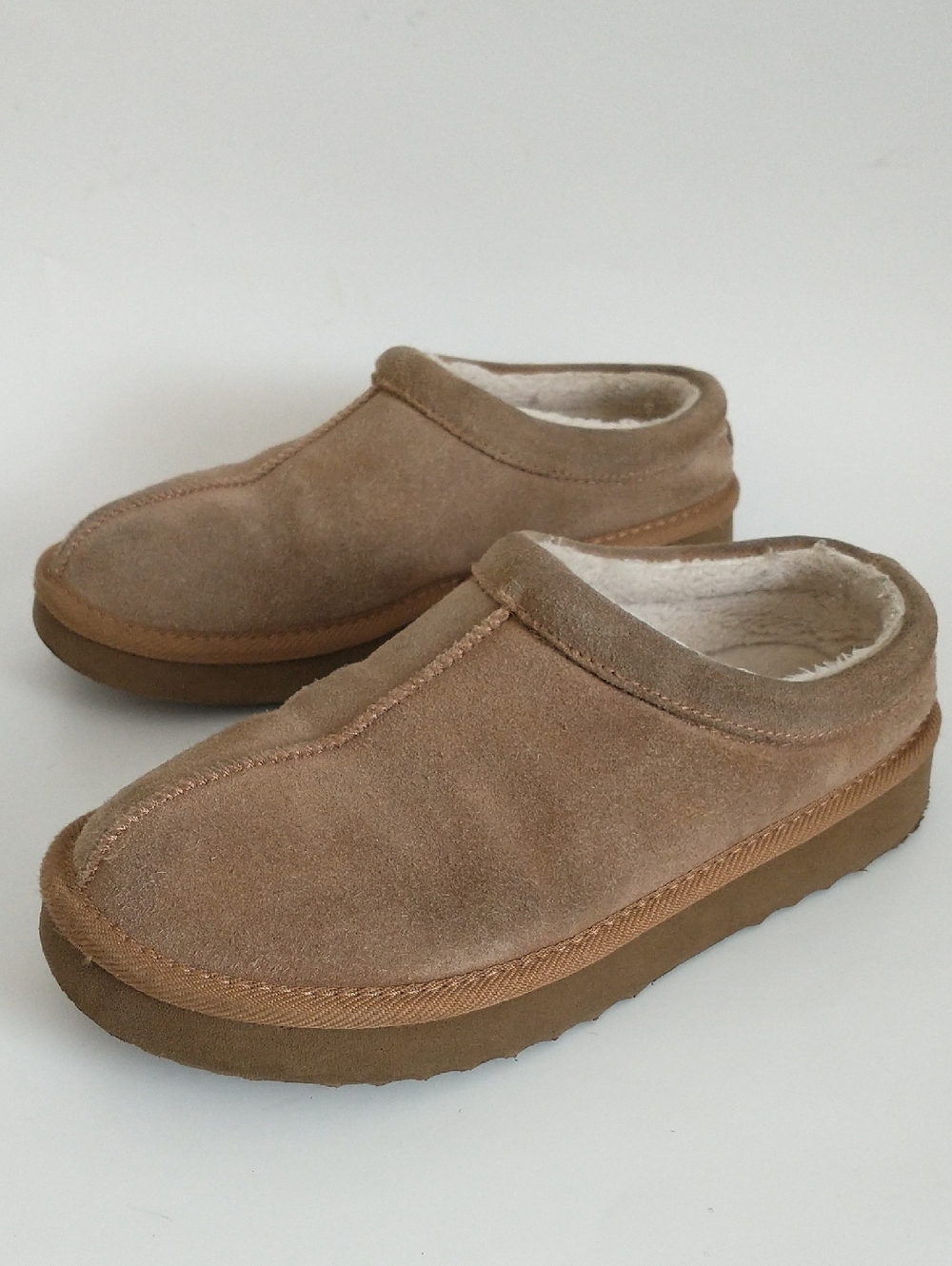 Women’s Cozy Suede Mule Slippers Size 7 Light Brown Plush Lined UGG Style - Picture 2 of 9